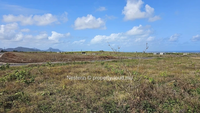 Terrain commercial et résidentiel avec vue imprenable sur la mer et la montagne 429 m² (10,12 perches) à Morcellement...