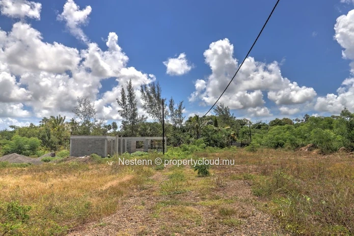 Residential plot of 321.68 m² located in a peaceful neighbourhood 