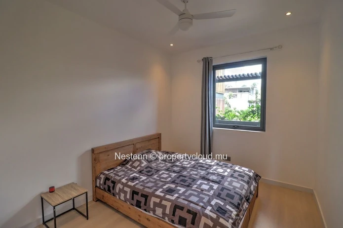 Magnificent beachfront apartment with sea views in a secure residence.