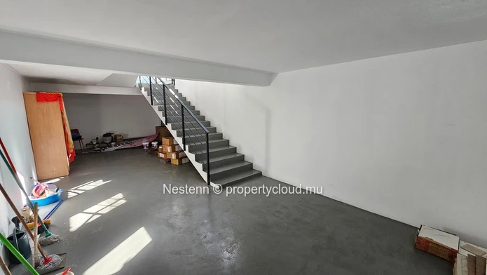 120m² commercial space 