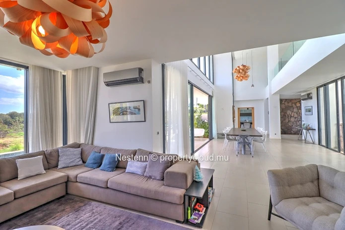 Somptueuse villa de 4 chambres avec vue plongeante sur nature et rivière 