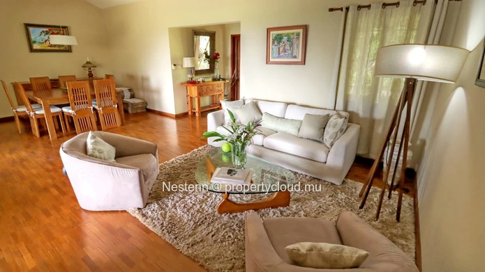 Superbe villa familiale de 4 chambres dans un domaine sécurisé et recherché