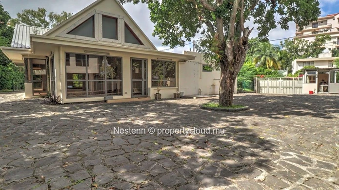 Commercial premises of 264 m² on ground floor