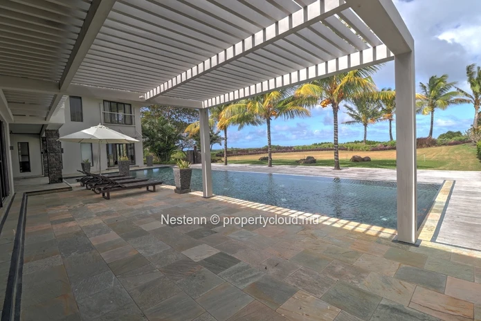 5-bedroom villa with sea view