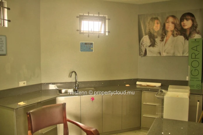 Modern ground floor duplex commercial premises of 180 m² 
