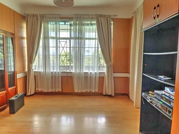 6 Bedroom House