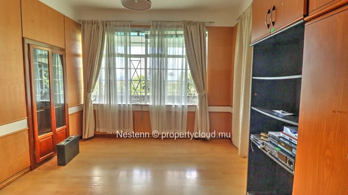 Exceptional property of 5,800 m² 