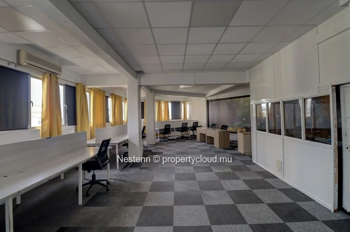 Furnished office on the 4th floor with stunning views of the city center