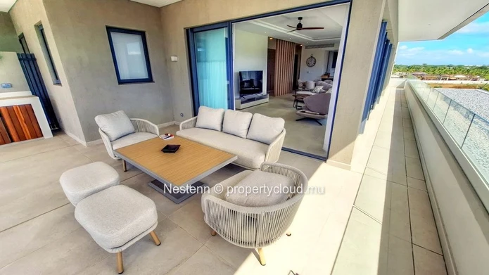 Fabulous 3-bedroom penthouse in a secure, upscale residence