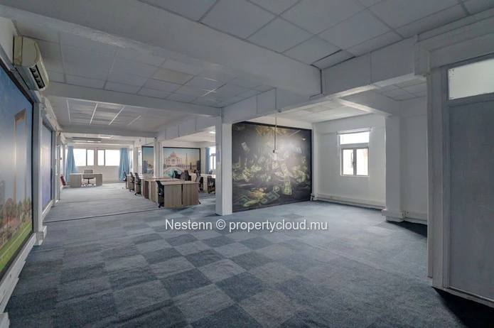 Furnished office on the 4th floor with stunning views of the city center
