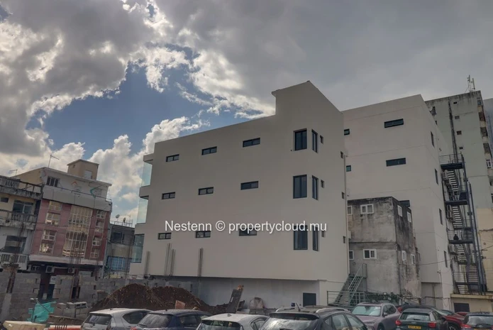 Modern commercial building – Strategic location, ready to operate