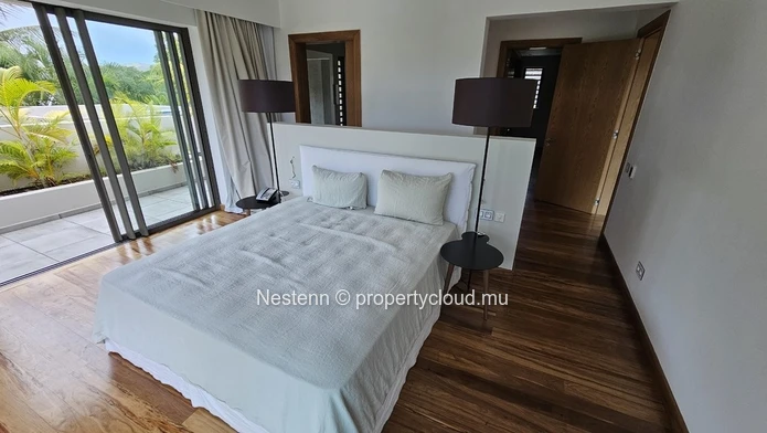 Modern 4-bedroom villa 