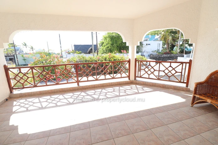 Maison familiale de 3 chambres avec piscine 