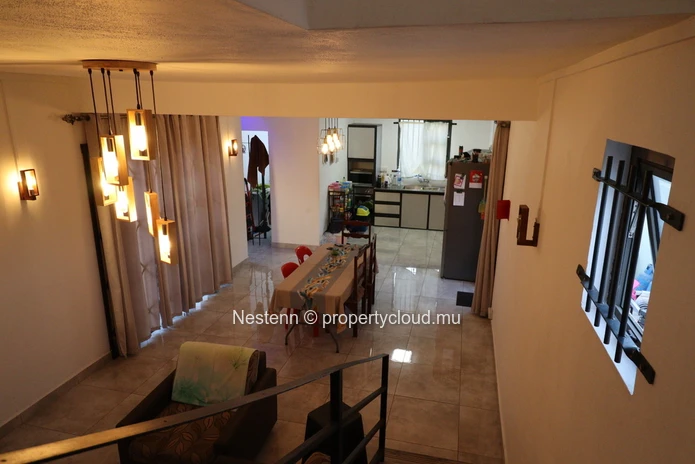 Villa familiale de 5 chambres dans un quartier résidentiel calme 