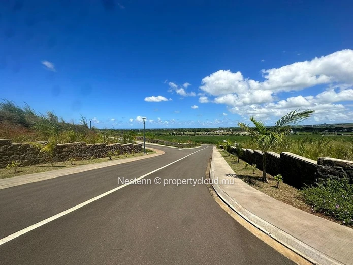 Land in  Hillside 2: Secure, upmarket, and prestigious 