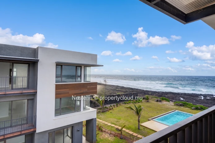 Appartement de 3 chambres dans une résidence en bord de mer. 