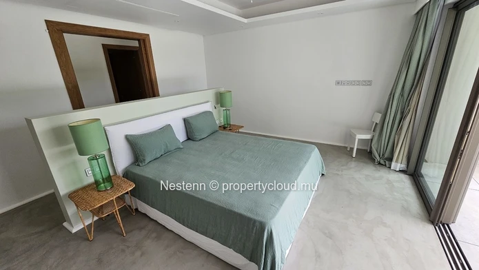 Modern 4-bedroom villa 
