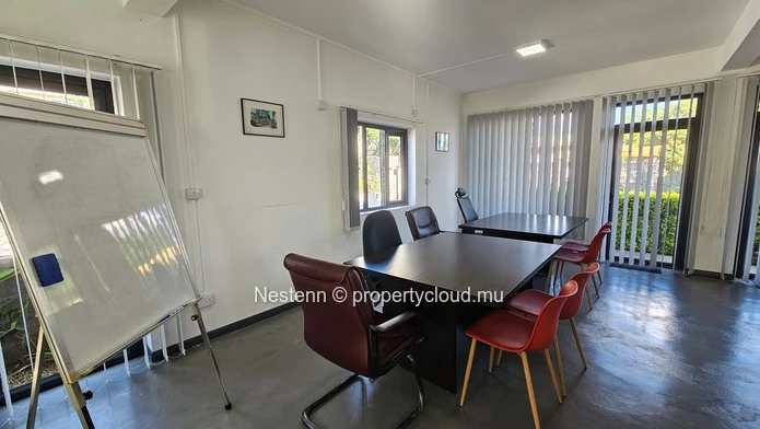 Bâtiment commercial de 223m2
