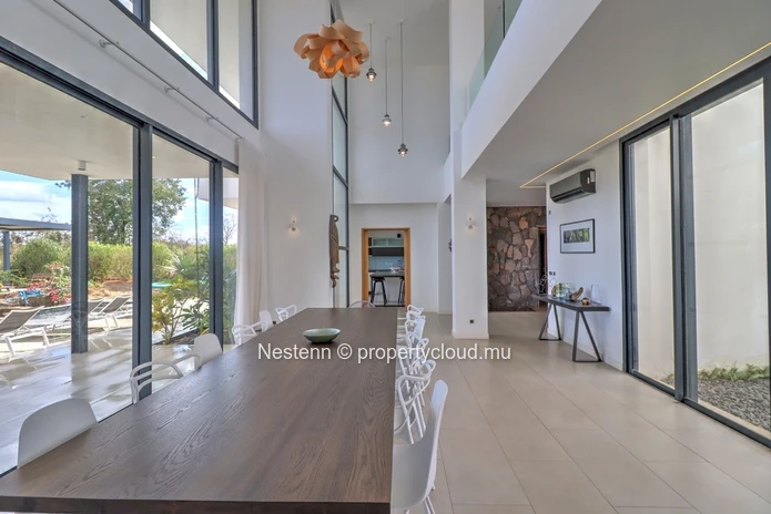 Somptueuse villa de 4 chambres avec vue plongeante sur nature et rivière 