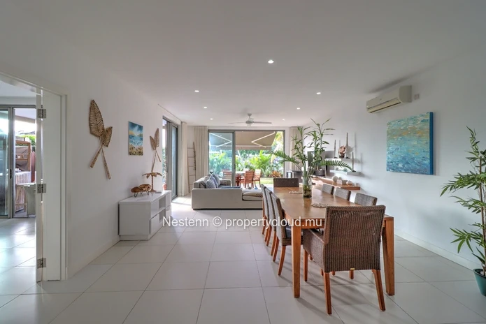 Bel appartement de 3 chambres en suite avec piscine privée dans une marina
