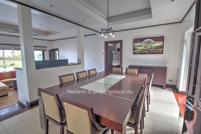 5-bedroom villa with sea view