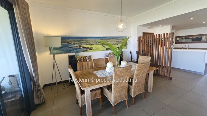 Superbe penthouse avec vue imprenable sur la mer et équipements adaptés aux familles