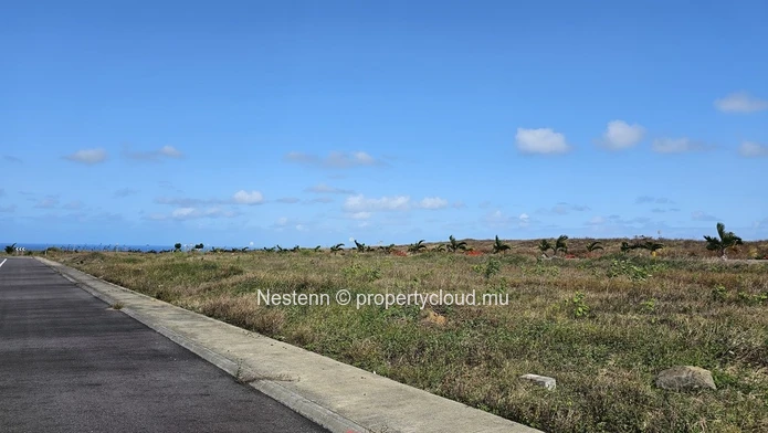 Terrain commercial et résidentiel avec vue imprenable sur la mer et la montagne 429 m² (10,12 perches) à Morcellement...