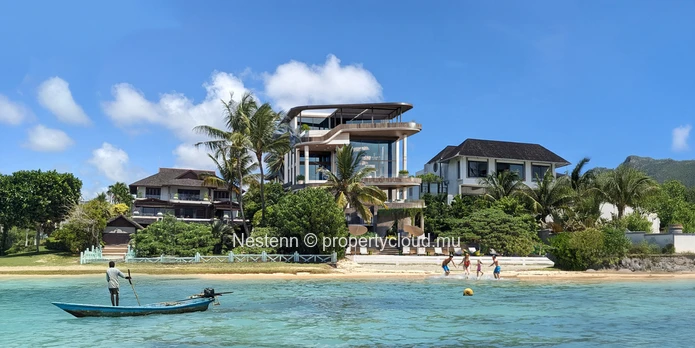 Sea Front - Luxury 1st Floor Apartment