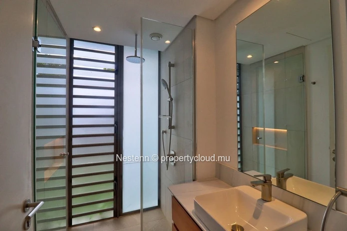 Magnificent 3-bedroom duplex with private pool and sea view