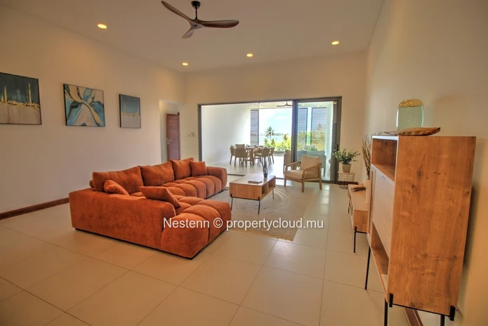 3 bedroom apartment with sea view