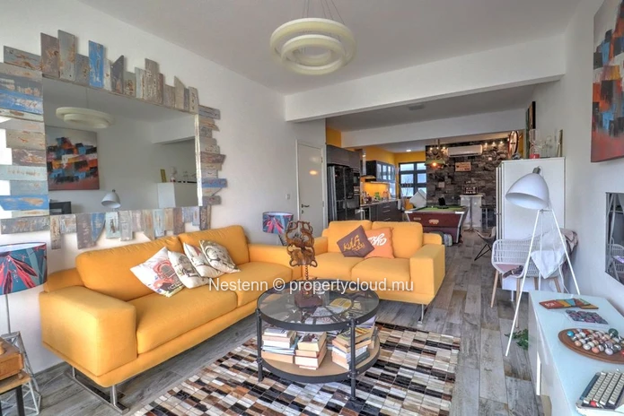 Modern 3-bedroom apartment just steps from the beach 
