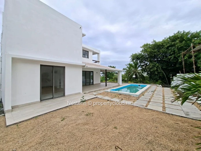 Villa de 4 chambres dans un residence securisee proche de la plage 