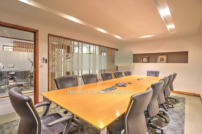 Furnished 20 m² offices with air conditioning, parking, and meeting rooms