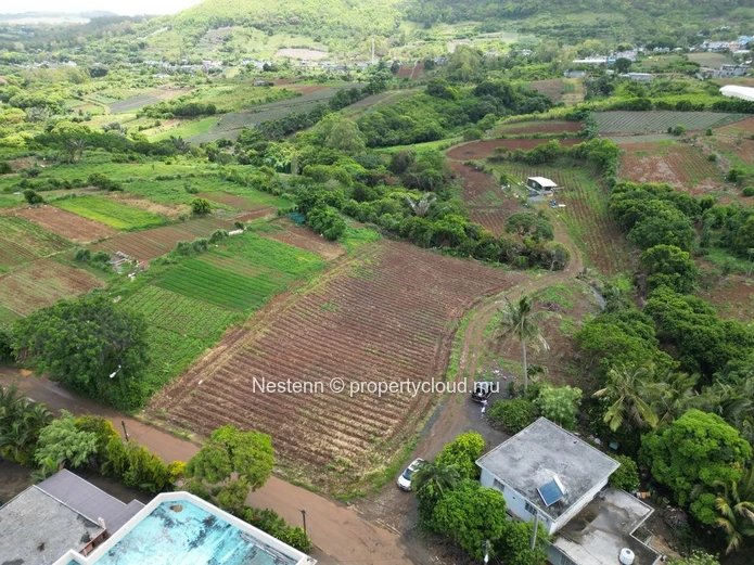 Terrain résidentiel avec vue imprenable sur les montagnes (Lot 2)