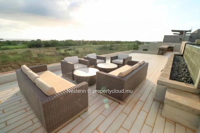 Luxury apartment with sea view - 3 bedrooms, top floor 