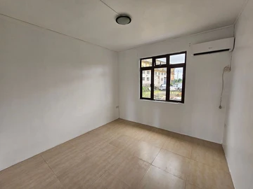 6 Bedroom House