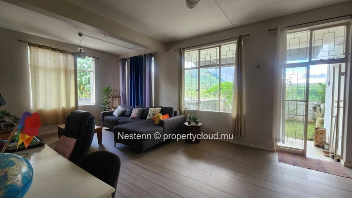 House overlooking the ravine with magnificent views 