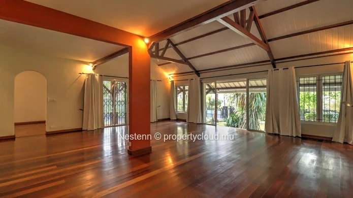Office of over 500m² 