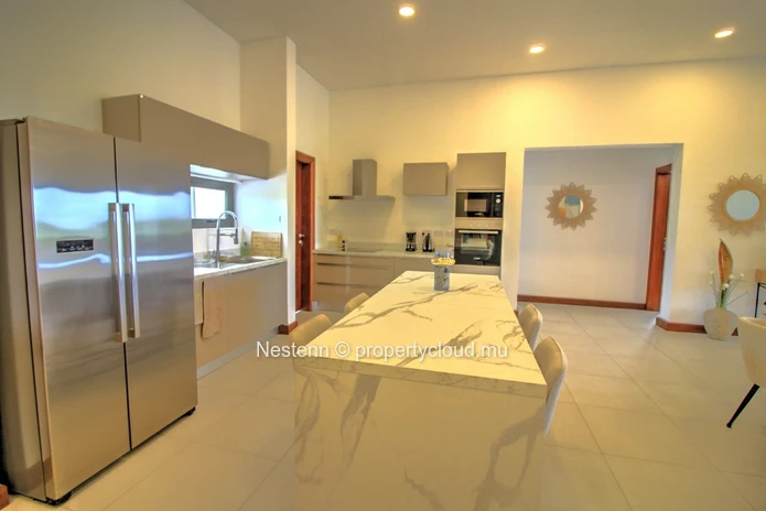 3 bedroom apartment with sea view
