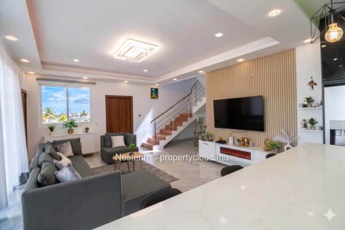 Modern Duplex Villa in Cap Malheureux with 5 bedrooms, private pool, American kitchen, and fully furnished, ideal for...