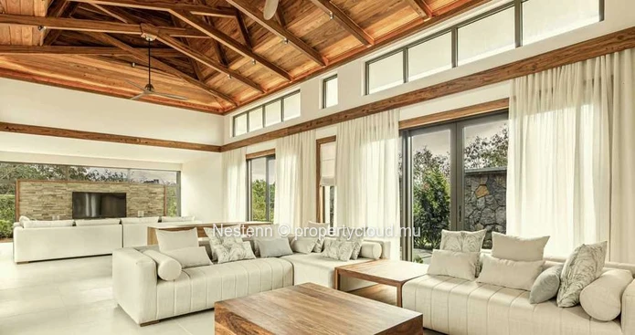 Luxurious 3 bedroom villa with private pool and also the possibility of customization.