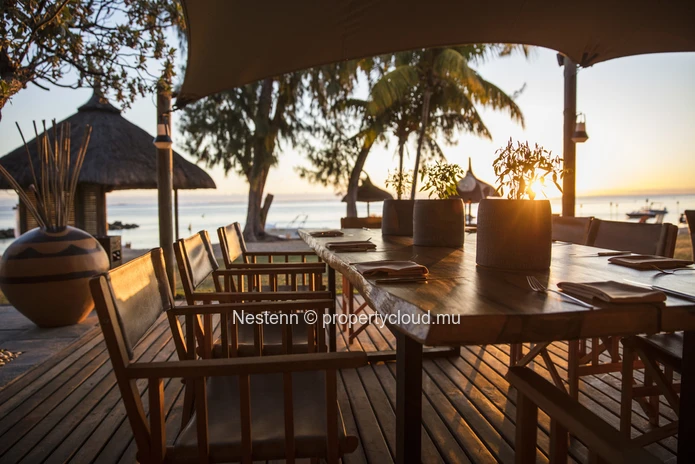 Sea view land of 1575 m² in an exceptional estate.