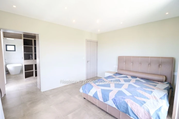 Superbe maison neuve avec piscine privée et vue mer et montagne en résidence sécurisée. 