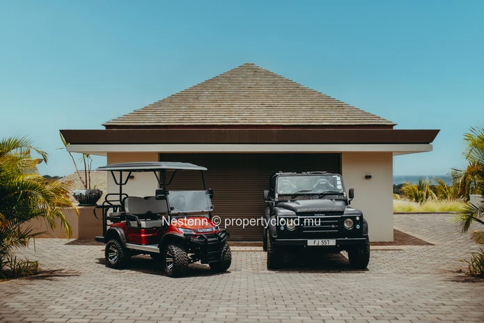 Mountain view land of 1367 m² in an exceptional estate 