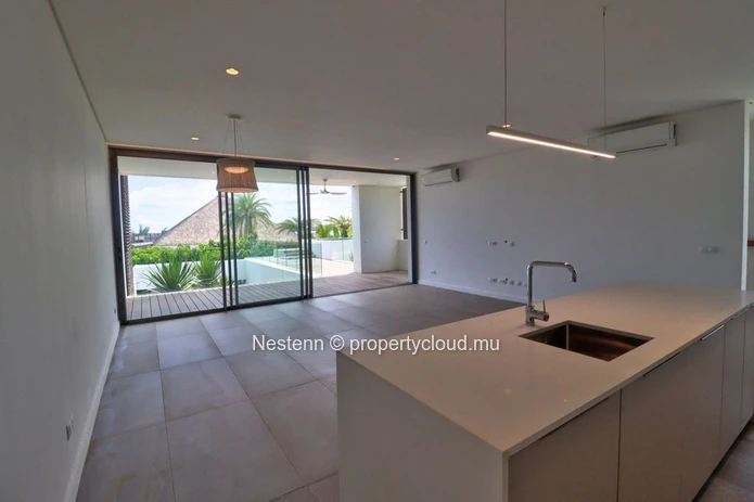 Magnificent 3-bedroom duplex with private pool and sea view
