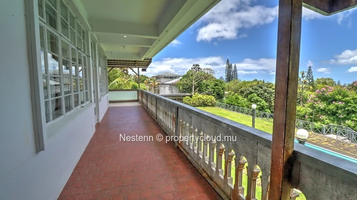 Exceptional property of 5,800 m² 
