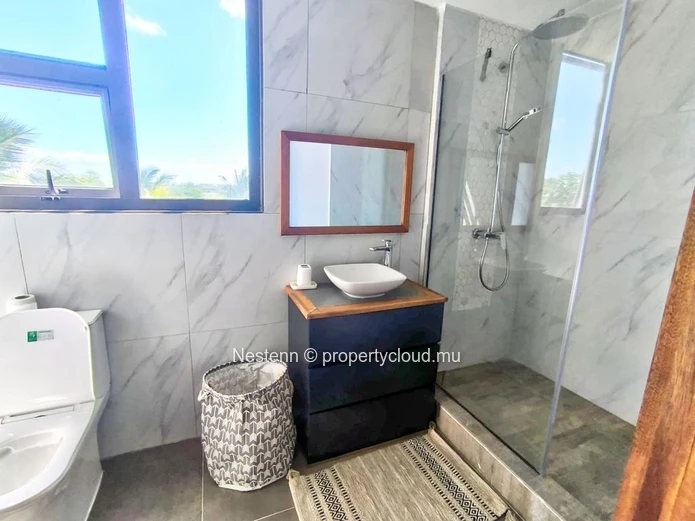Modern 3-bedroom penthouse in Bain Boeuf with rooftop access, sea views, private lift, and close to shops. New PDS re...
