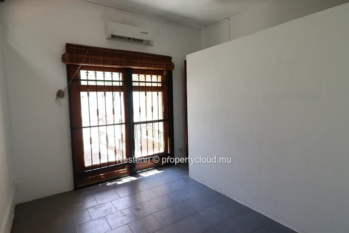 House to renovate near the beach with strong rental investment potential.