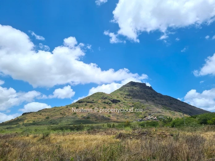 Superbe terrain résidentiel de 29959 m2 dans un domaine sécurisé