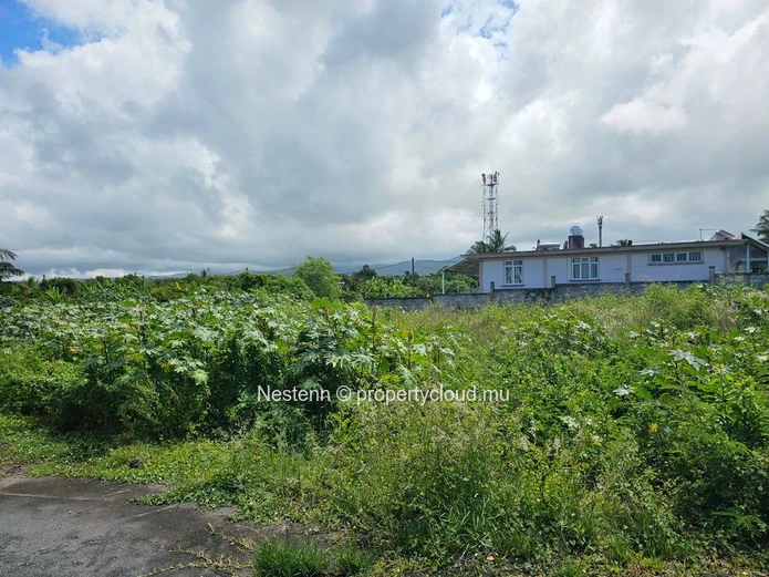 Terrain de 1081 m² proche de la plage